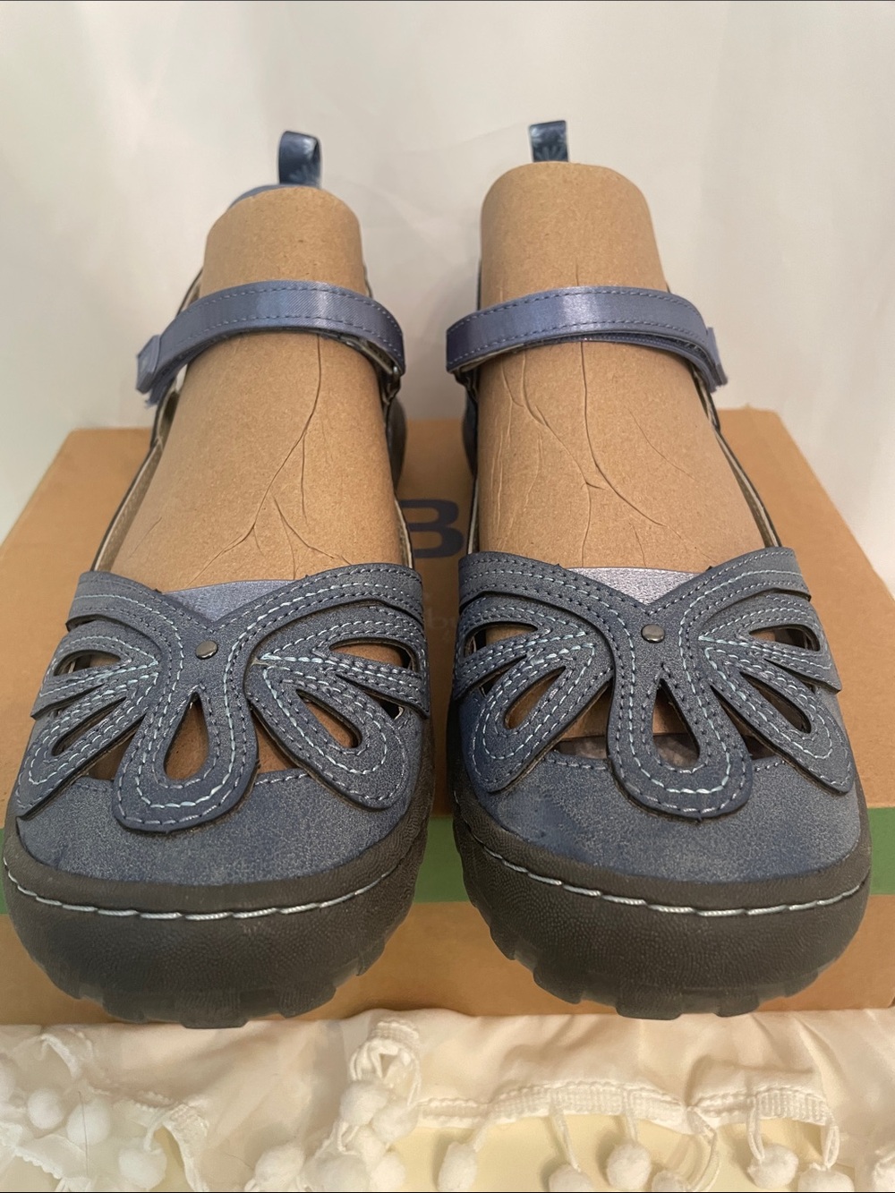 JBU Women's Blue Mary Jane Mule with Floral Cutouts Size 9.5 New in box - Picture 8 of 8